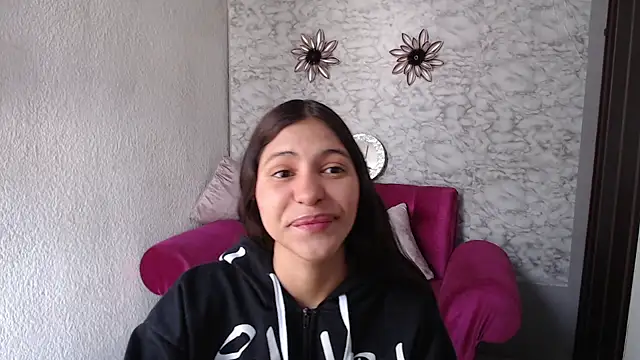 Snapshot of Evagirl69 chatting on 04/21/26, 12:33 Evagirl69 online show from 04/21/26, 12:33