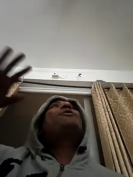 vardh033 online show from 03/18/26, 02:09