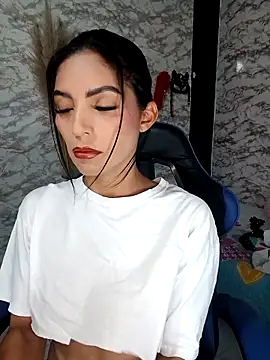 Snapshot of AlisSon__hot chatting on 10/29/25, 04:04 AlisSon hot online show from 10/29/25, 04:04