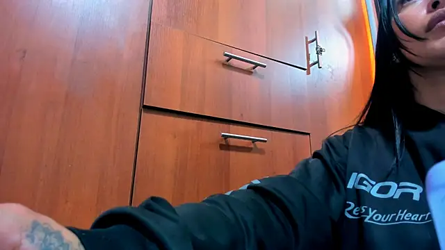 scarletr red online show from 09/13/25, 08:30