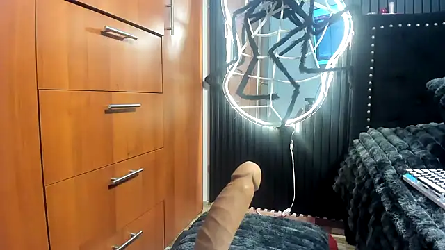 scarletr red online show from 10/26/25, 01:11