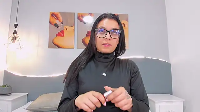 Sara mora  online show from 05/28/26, 11:51