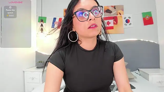 Sara mora  online show from 07/01/26, 07:24