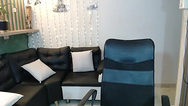 veronica em1 online show from 11/26/25, 03:24