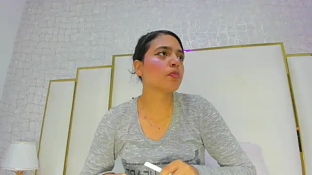 Snapshot of thalia888_ chatting on 11/09/25, 06:39 thalia888 online show from 11/09/25, 06:39