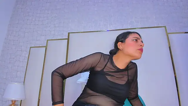 Snapshot of thalia888_ chatting on 11/22/25, 07:13 thalia888 online show from 11/22/25, 07:13