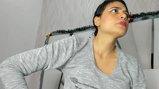 Snapshot of thalia888_ chatting on 12/14/25, 07:07 thalia888 online show from 12/14/25, 07:07