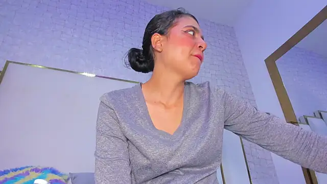 Snapshot of thalia888_ chatting on 12/15/25, 07:07 thalia888 online show from 12/15/25, 07:07