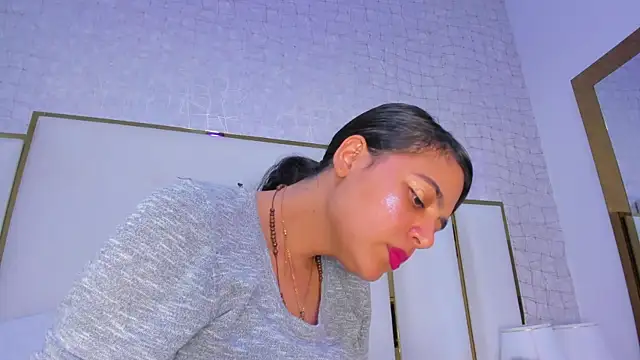 Snapshot of thalia888_ chatting on 12/18/25, 07:42 thalia888 online show from 12/18/25, 07:42