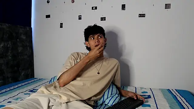 alexmark  online show from 03/27/26, 01:55