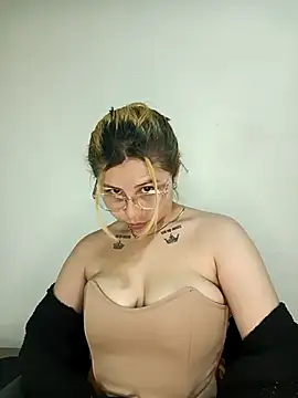 Snapshot of SiennaValera chatting on 10/07/25, 06:16 SiennaValera online show from 10/07/25, 06:16