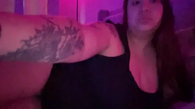 Snapshot of marcylove chatting on 10/16/25, 02:40 marcylove online show from 10/16/25, 02:40