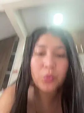 Snapshot of evelyn_1702 chatting on 10/10/25, 07:02 evelyn 1702 online show from 10/10/25, 07:02