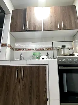 Snapshot of evelyn_1702 chatting on 10/25/25, 03:36 evelyn 1702 online show from 10/25/25, 03:36