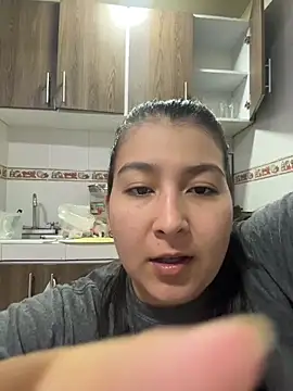 Snapshot of evelyn_1702 chatting on 07/13/26, 07:05 evelyn 1702 online show from 07/13/26, 07:05