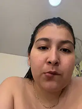Snapshot of evelyn_1702 chatting on 07/24/26, 11:58 evelyn 1702 online show from 07/24/26, 11:58