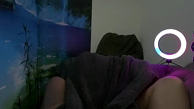 Snapshot of welcome-to-the-jungle chatting on 06/11/26, 07:56 welcome-to-the-jungle online show from 06/11/26, 07:56