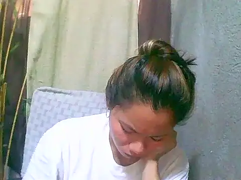 Snapshot of Sweeetgurll chatting on 04/28/26, 02:27 Sweeetgurll online show from 04/28/26, 02:27