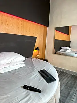 Alexia  cox online show from 10/05/25, 03:16