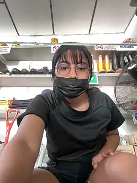 Snapshot of Kyra__Rose chatting on 12/19/25, 07:32 Kyra Rose online show from 12/19/25, 07:32