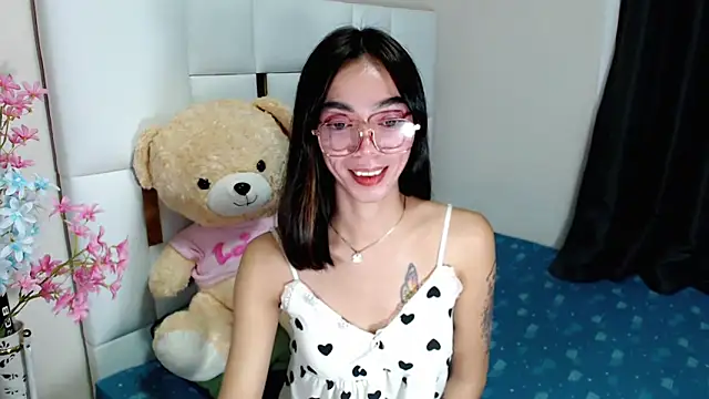 Snapshot of diamondnaked_ chatting on 09/08/25, 05:45 diamondnaked  online show from 09/08/25, 05:45