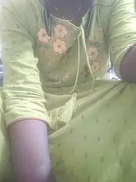 Snapshot of hotmahitha chatting on 05/13/26, 01:52 hotmahitha online show from 05/13/26, 01:52