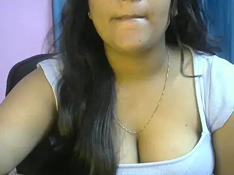 Snapshot of Queenxxx98 chatting on 11/09/25, 07:23 Queenxxx98 online show from 11/09/25, 07:23