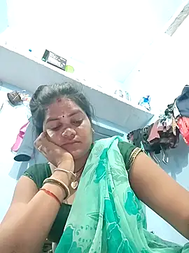 Snapshot of Rashi_cut chatting on 09/14/25, 11:26 Rashi cut online show from 09/14/25, 11:26