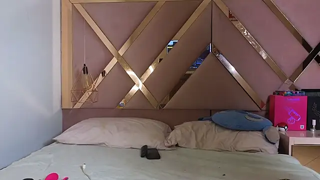 Sophia moo  online show from 03/20/26, 06:40