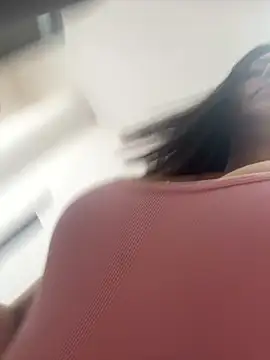 Snapshot of Isabellaa_Palacios chatting on 06/19/26, 02:10 Isabellaa Palacios online show from 06/19/26, 02:10