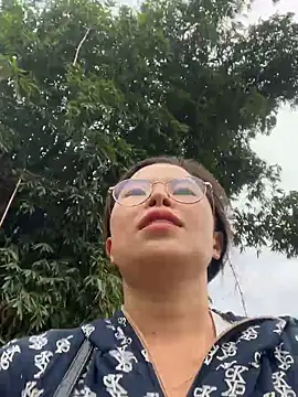 Snapshot of han-cute chatting on 10/13/25, 12:32 han-cute online show from 10/13/25, 12:32