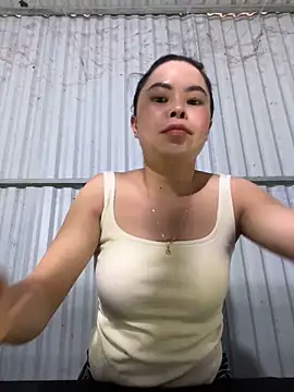 Snapshot of han-cute chatting on 11/10/25, 01:04 han-cute online show from 11/10/25, 01:04