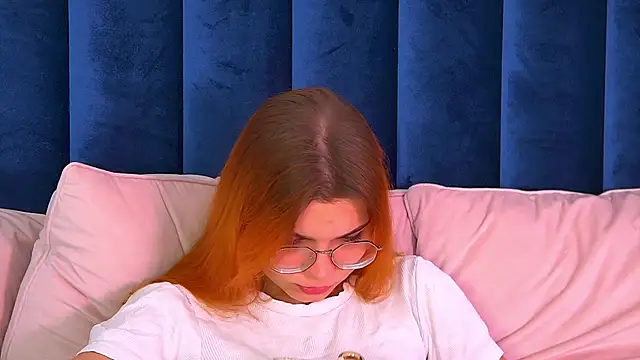 BellaMarebelle online show from 10/16/25, 04:24