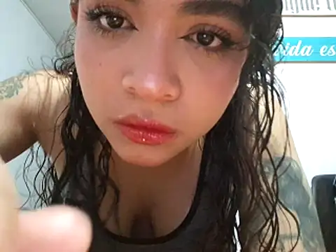 Snapshot of KENDALL_ART chatting on 02/17/26, 02:19 KENDALL ART online show from 02/17/26, 02:19