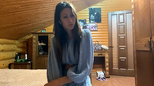 Snapshot of Shyselly chatting on 09/10/25, 04:29 Shyselly online show from 09/10/25, 04:29