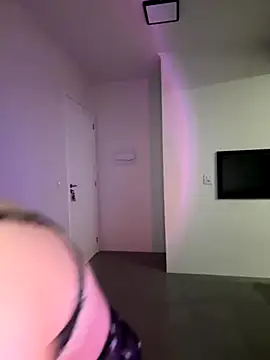 dinexzsummer online show from 10/26/25, 02:50