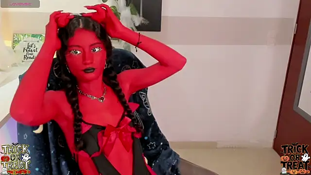 Snapshot of Krysten_Riter chatting on 10/31/25, 03:13 Krysten Riter online show from 10/31/25, 03:13