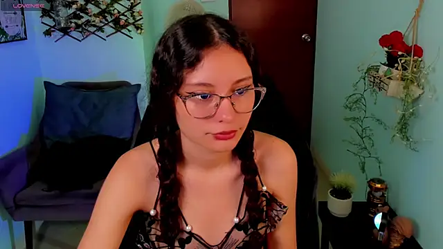 Snapshot of Krysten_Riter chatting on 11/10/25, 06:07 Krysten Riter online show from 11/10/25, 06:07