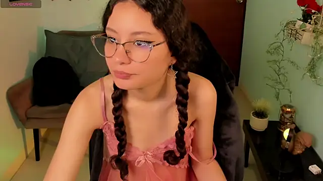 Snapshot of Krysten_Riter chatting on 11/11/25, 01:44 Krysten Riter online show from 11/11/25, 01:44