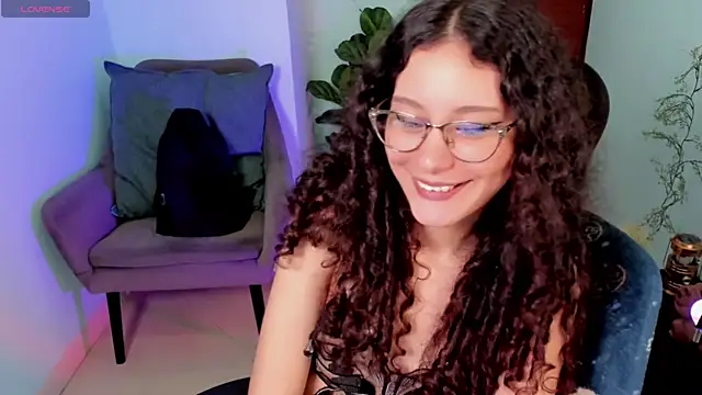 Snapshot of Krysten_Riter chatting on 11/29/25, 02:53 Krysten Riter online show from 11/29/25, 02:53