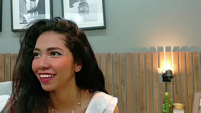 luna roja25 online show from 11/12/25, 01:22