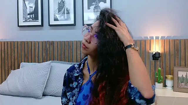 luna roja25 online show from 11/25/25, 01:33