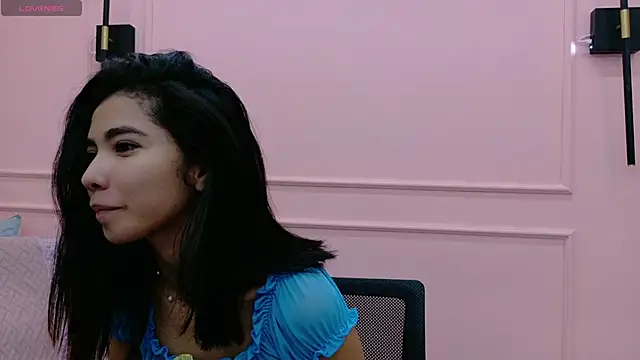 luna roja25 online show from 12/19/25, 02:57