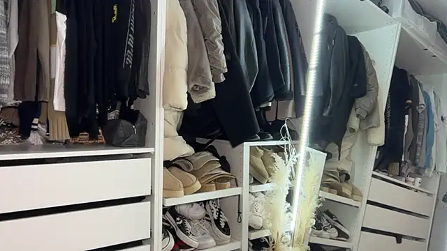 KayleeBella online show from 11/11/25, 06:52