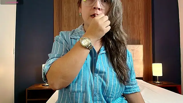 Snapshot of sophie_lopez1 chatting on 05/25/26, 08:48 sophie lopez1 online show from 05/25/26, 08:48