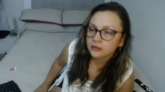 Snapshot of sophie_lopez1 chatting on 06/30/26, 02:23 sophie lopez1 online show from 06/30/26, 02:23