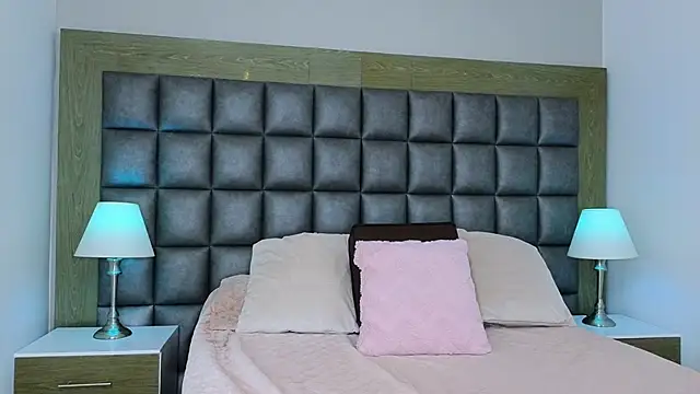 AmiraMorgan online show from 12/17/25, 04:51