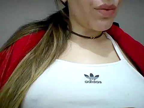 Yasleal online show from 06/15/26, 01:35