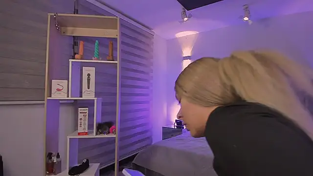 SkyThompson online show from 12/15/25, 05:01