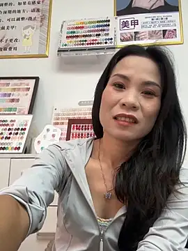 Snapshot of Baby-mmm chatting on 10/25/25, 05:26 Baby-mmm online show from 10/25/25, 05:26